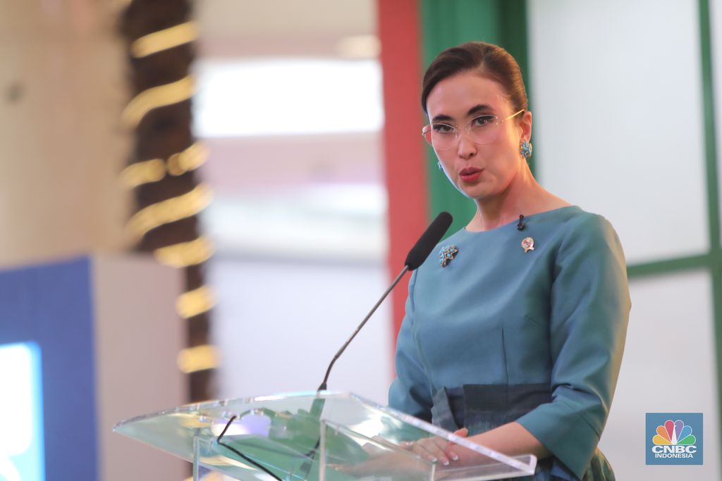 Menteri Pariwisata, Widiyanti Putri Wardhana saat menghadiri Opening Ceremony BINA Indonesia Great Sale di Pusat Perbelajaan Kota Kasablanka, Jakarta, Kamis (18/12/2025). Menteri Pariwisata, Widiyanti Putri Wardhana saat menghadiri Opening Ceremony BINA Indonesia Great Sale di Pusat Perbelajaan Kota Kasablanka, Jakarta, Kamis (18/12/2025). (CNBC Indonesia/Faisal Rahman)