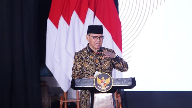 Menteri Pelindungan Pekerja Migran Indonesia (P2MI) Mukhtarudin dalam peringatan International Migrant Day yang digelar di Sasana Langen Budoyo, Taman Mini Indonesia Indah (TMII) pada Kamis (18/12/2025). (Dok. Kementerian P2MI)