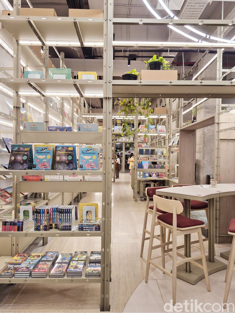 NIKA Coffee x Prose & Petals NIKA Coffee x Prose & Petals di Gafoy, Mall Kelapa Gading.