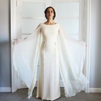 Sosok Oona mencuri perhatian saat dia membintangi 11 episode serial Game of Thrones. Oona berperan sebagai Talisa Maegyr, seorang healer atau tabib. Talisa merupakan karakter penting di serial Game of Thrones yang dikenal karena keahliannya sebagai tabib dan meninggal tragis di Red Wedding bersama bayinya yang belum lahir, Foto: Dok. Instagram