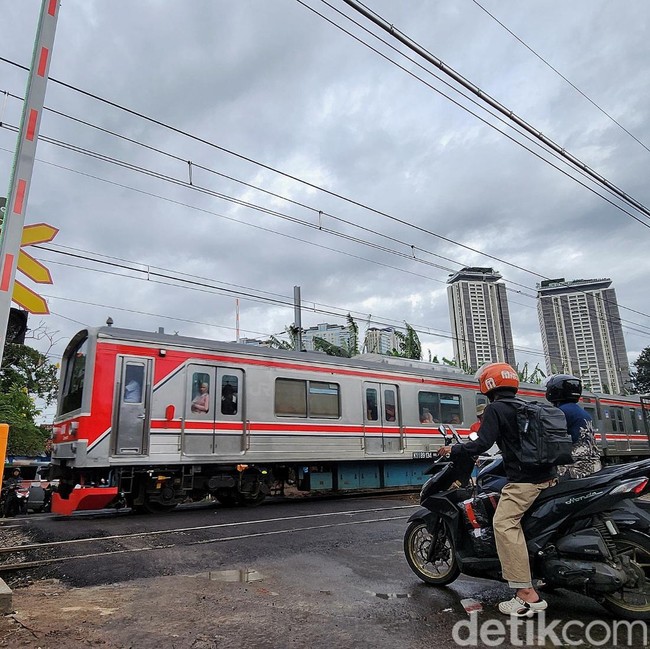 Pembangunan Palang Perlintasan Kereta Api