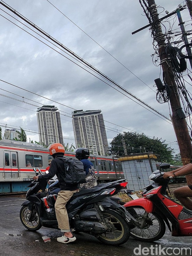 Pembangunan Palang Perlintasan Kereta Api