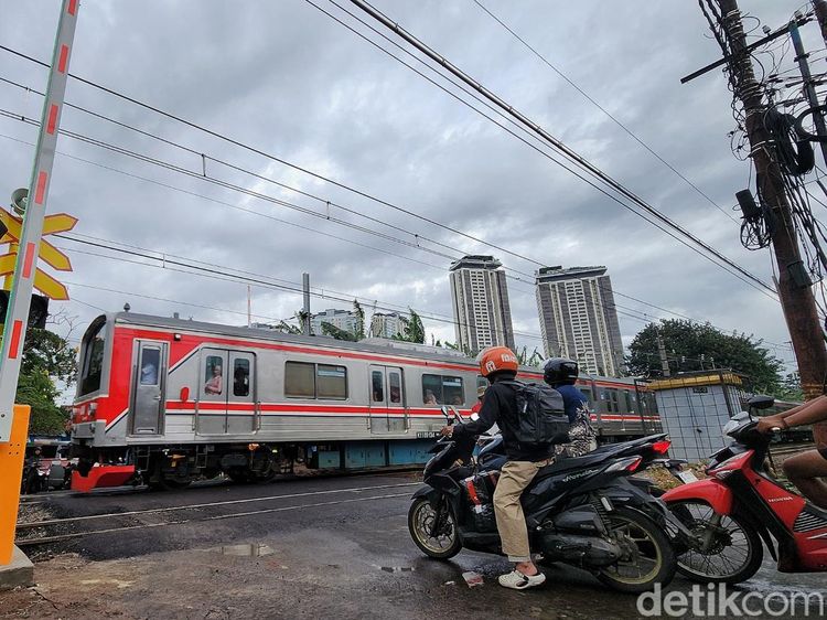 Pembangunan Palang Perlintasan Kereta Api