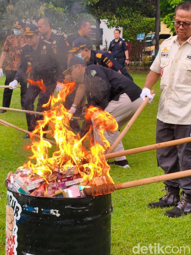 Bea Cukai Sidoarjo Musnahkan 9,3 Juta Batang Rokok Ilegal
