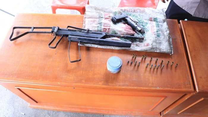 Warga di Bener Meriah Temukan 2 Pucuk Senpi Rakitan saat Bersihkan Rumah