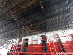 Kesiapan KAI Cirebon Hadapi Nataru, Lokomotif Dicek -Pantau Titik Rawan