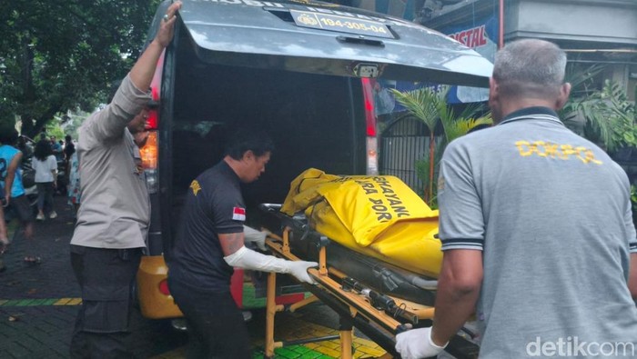 Mondar-mandir di Sekitar Rel, Perempuan Tertabrak Kereta BBM di Sidoarjo