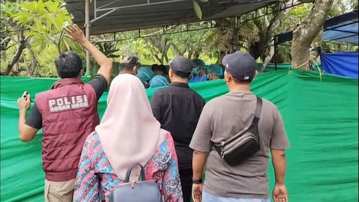 Pria Batang Diduga Tewas Dibunuh, Makamnya Dibongkar Polisi