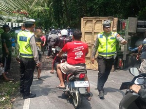 Rem Blong, Truk Pasir Terguling di Jalur Karangasem-Klungkung