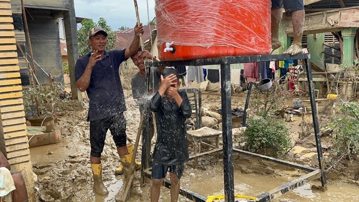 Polri Salurkan 627 Tandon Air untuk Korban Bencana, Termasuk di Aceh Tamiang