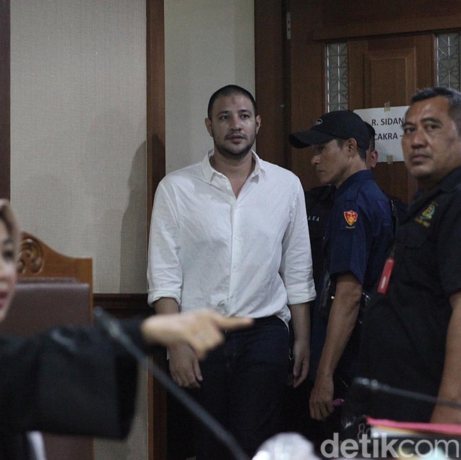 Potret Ammar Zoni Perdana Hadir Langsung Persidangan Kasus Narkoba