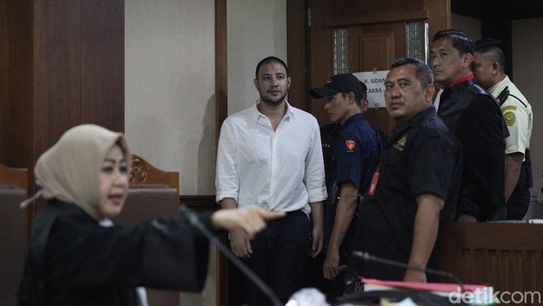 Potret Ammar Zoni Perdana Hadir Langsung Persidangan Kasus Narkoba