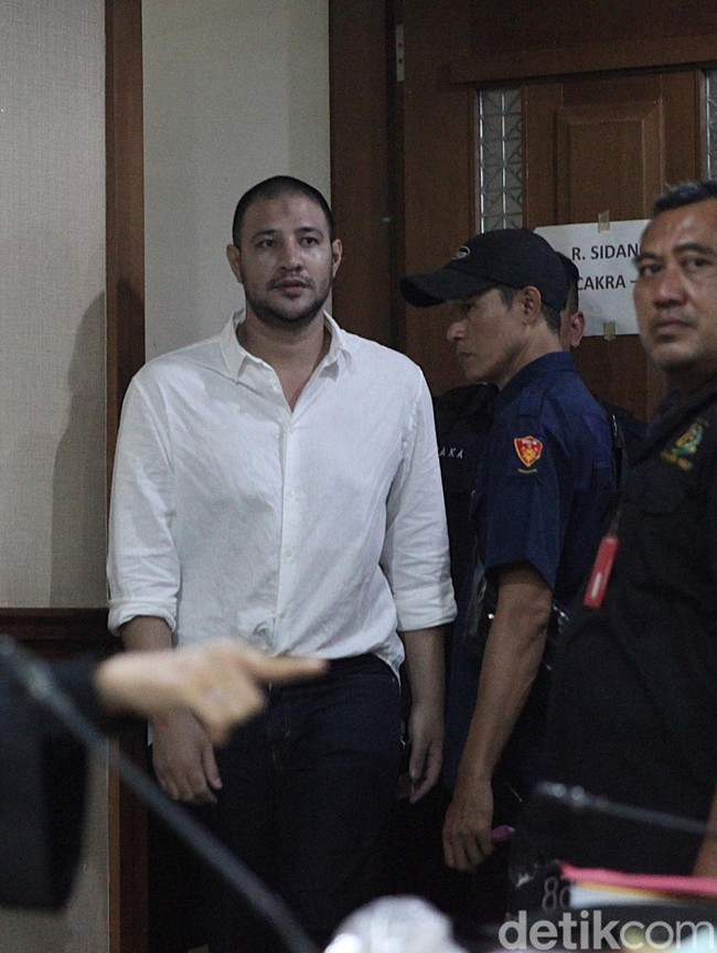 Potret Ammar Zoni Perdana Hadir Langsung Persidangan Kasus Narkoba