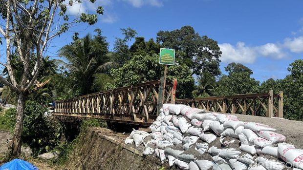Prabowo meninjau jembatan bailey Mantuang di Padang Pariaman, Kamis (18/12/2025). Prabowo meninjau jembatan bailey Mantuang di Padang Pariaman, Kamis (18/12/2025).