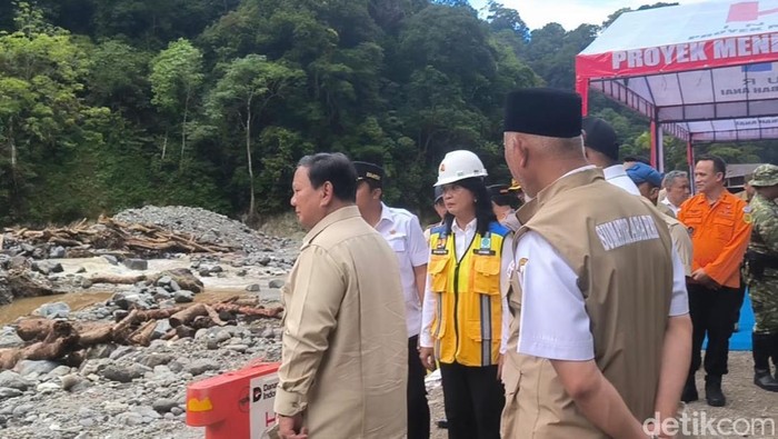 Prabowo Cek Pembangunan Jalan Lembah Anai yang Rusak Dihantam Banjir