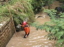 Bocah 7 Tahun di Kuningan Tewas Usai Hanyut di Saluran Air Perumahan