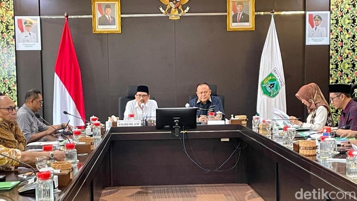 Rapat Perdana Pansus BUMD, DPRD Jatim Soroti Kinerja JGU