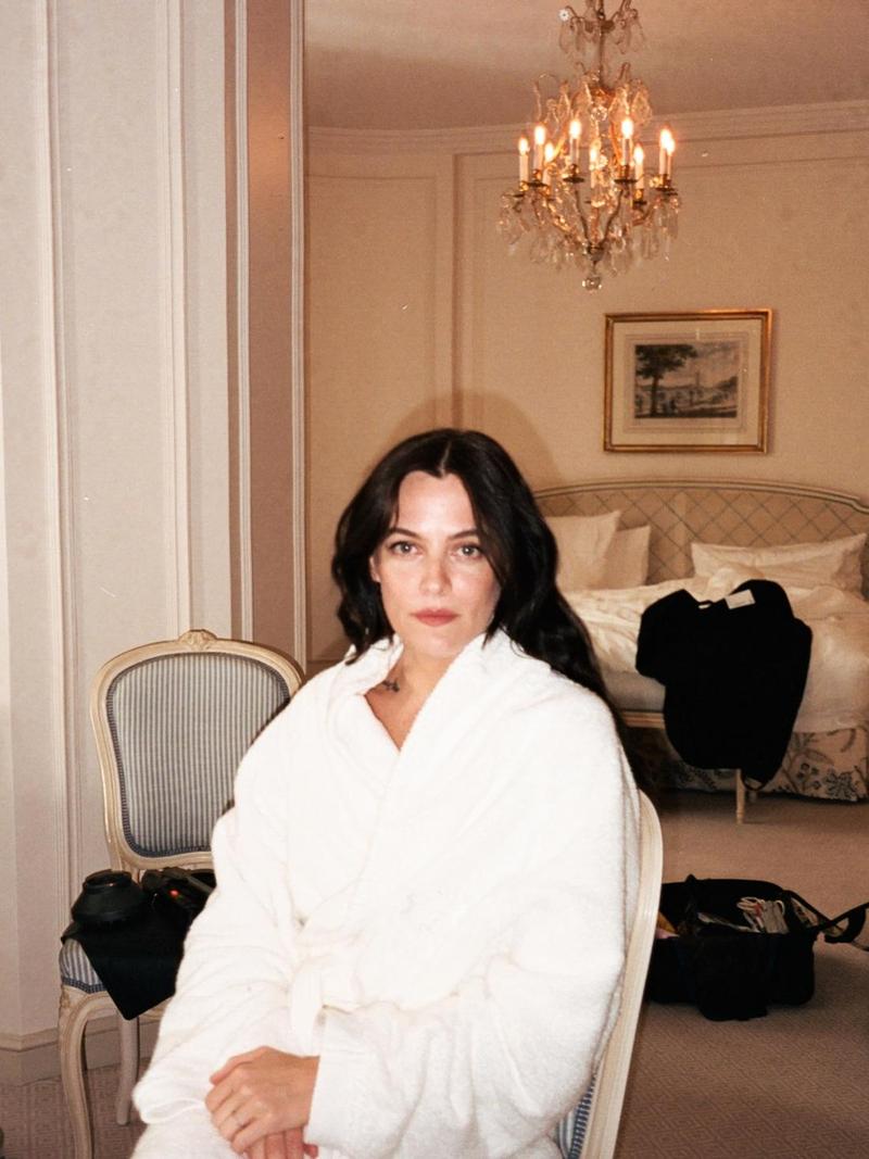 Potret Aktris Riley Keough yang Disebut Ibu dari Anak Ketiga John Travolta