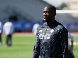 Sabar Dulu, Lukaku