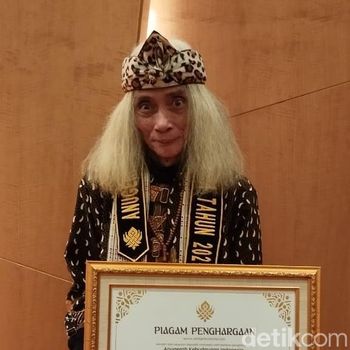 Sastrawan Godi Suwarna Sastrawan Godi Suwarna