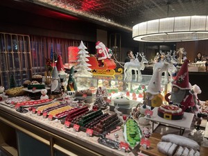 Video: Caviar Box hingga Dessert Jadi Suguhan Natal Intimate di Hotel Ini