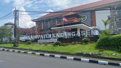 Suasana depan RSUD Karangasem di Jalan Ngurah Rai, Karangasem, Kamis (18/12/2025). (I Wayan Selamat Juniasa/detikBali)