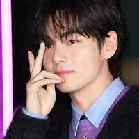 Adu Gaya Suzy, Park Bo Gum, dan V BTS Bersinar di Acara Akhir Tahun CELINE