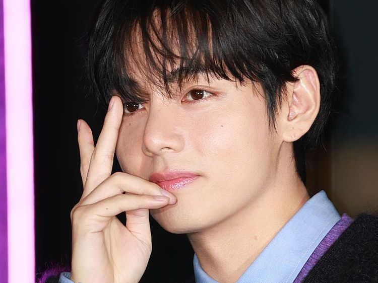 Adu Gaya Suzy, Park Bo Gum, dan V BTS Bersinar di Acara Akhir Tahun CELINE