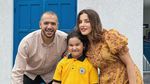 Tasya Farasya dan Eks Suami Kompak di Momen Ambil Rapor Anak