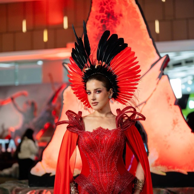 Foto: Gaya Teatrikal Tasya Farasya di Premiere Avatar 3, Terinspirasi Varang