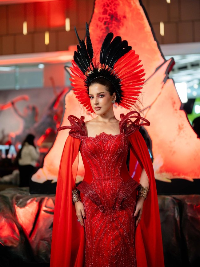 Foto: Gaya Teatrikal Tasya Farasya di Premiere Avatar 3, Terinspirasi Varang