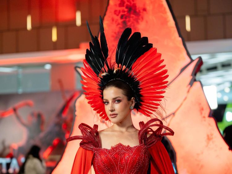 Foto: Gaya Teatrikal Tasya Farasya di Premiere Avatar 3, Terinspirasi Varang