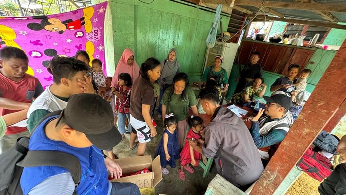 Tim Medis UMI Layani Balita-Lansia Korban Longsor di Sibolga Sumut