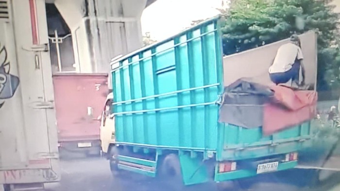 Viral Bajing Loncat Jarah Barang dari Truk di Cakung, Polisi Selidiki