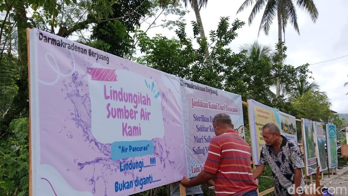 Warga Pasang Spanduk Tolak Tambang Buntut Longsor Bukit Kapur di Banyumas
