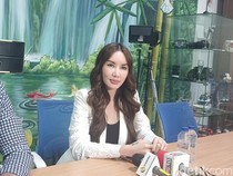 Ade Tya Tegaskan Tak Ada Rasa ke Ari Lasso: Saya Dirugikan Secara Mental