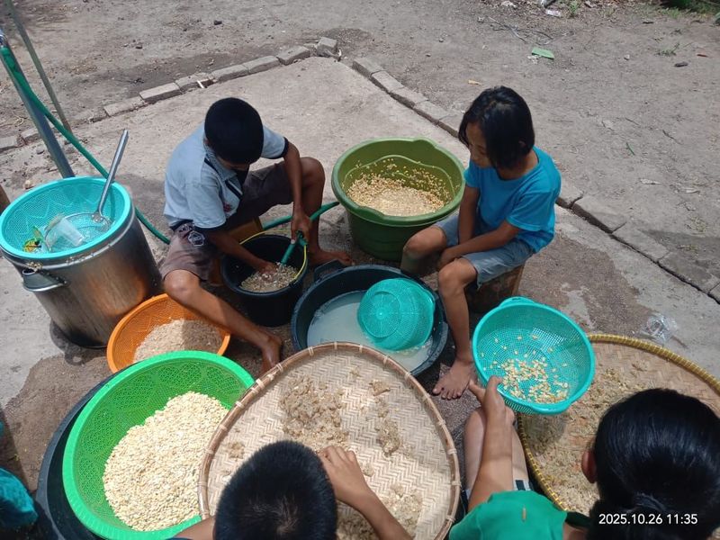 Anak-anak di Panti Asuhan Bakti Luhur di Waingapu