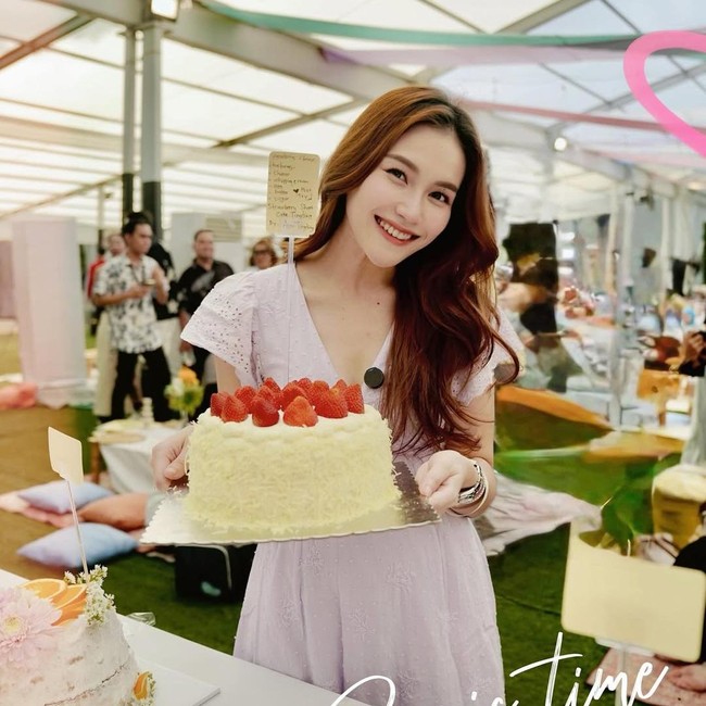 Ini Aksi Ayu Ting Ting saat Masak dan Kulineran Seru