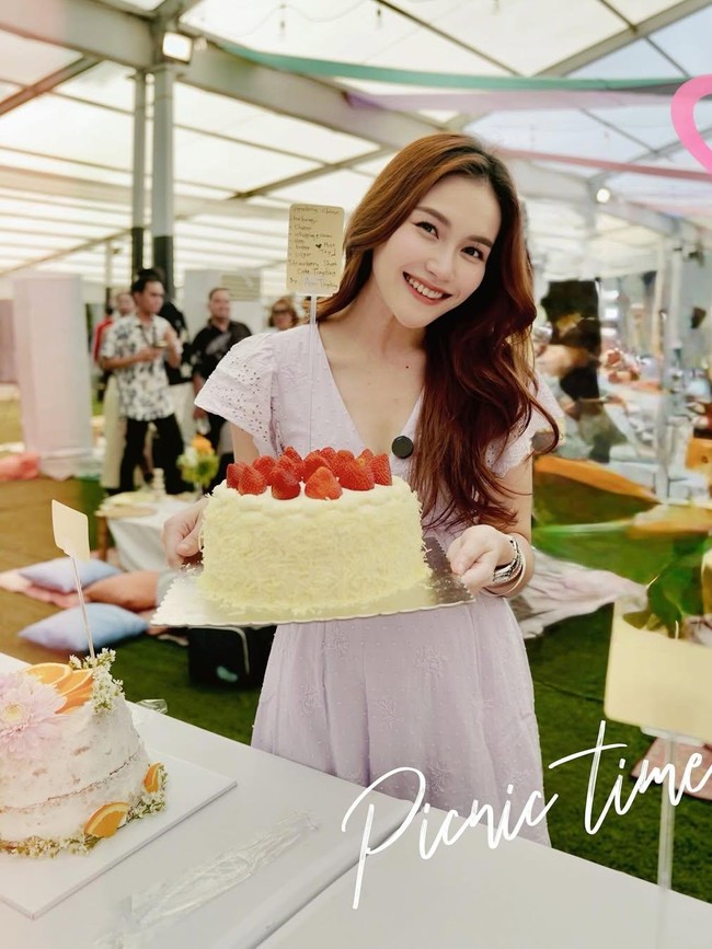 Ini Aksi Ayu Ting Ting saat Masak dan Kulineran Seru