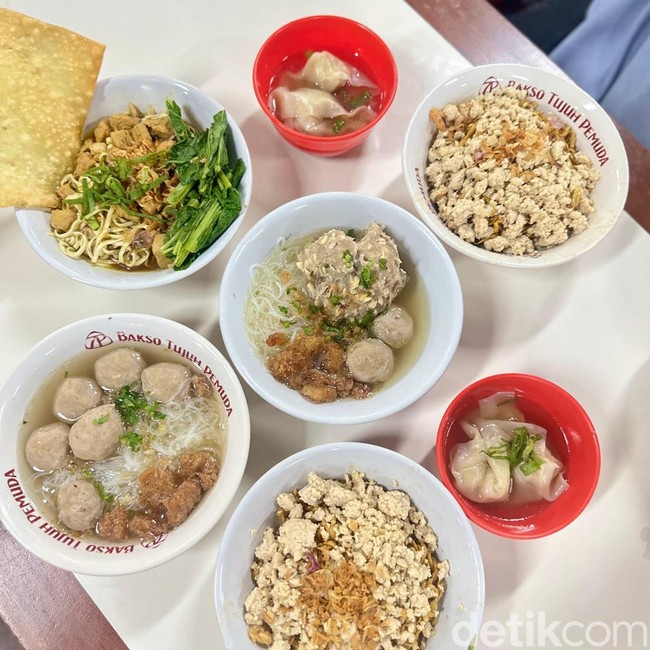 Mantul! Bakso Urat Topping Tetelan Goreng dan Mie Yamin Enak di Bogor