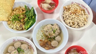 Mantul! Bakso Urat Topping Tetelan Goreng dan Mie Yamin Enak di Bogor