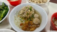 Bakso Tujuh Pemuda: Puas Makan Bakso Urat Jumbo Pakai Tetelan Goreng di Bogor