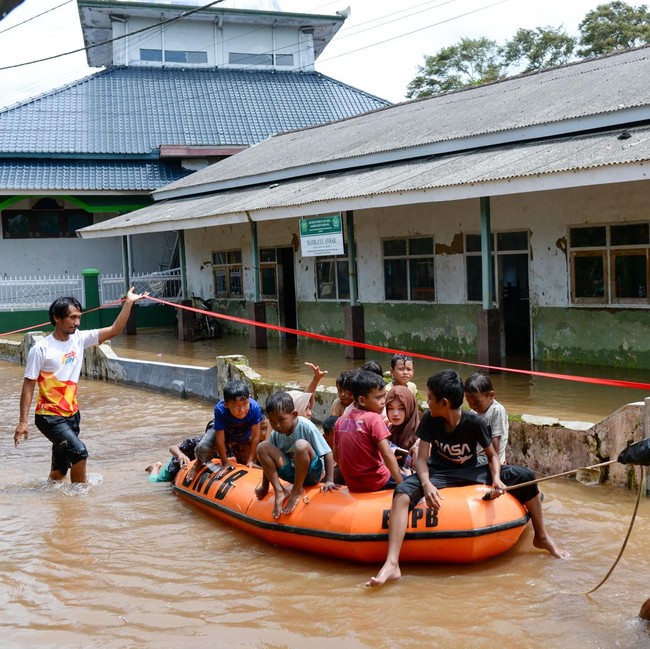 Banjir Kian Meluas, Enam Kecamatan di Serang Terendam