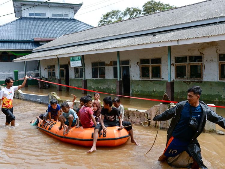 Banjir Kian Meluas, Enam Kecamatan di Serang Terendam
