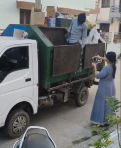 ! Ibu Ini Rutin Buatkan Teh untuk Petugas Kebersihan