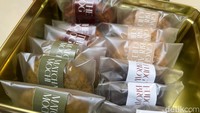 Selain olahan donat, Bonbonbites juga menawarkan hampers berupa cookies. Namanya Noel Cookies Box yang satu boksnya terdiri dari 12 varian rasa. Harganya dibanderol sekitar Rp 299.000++. Foto: Detikcom / Atiqa Rana