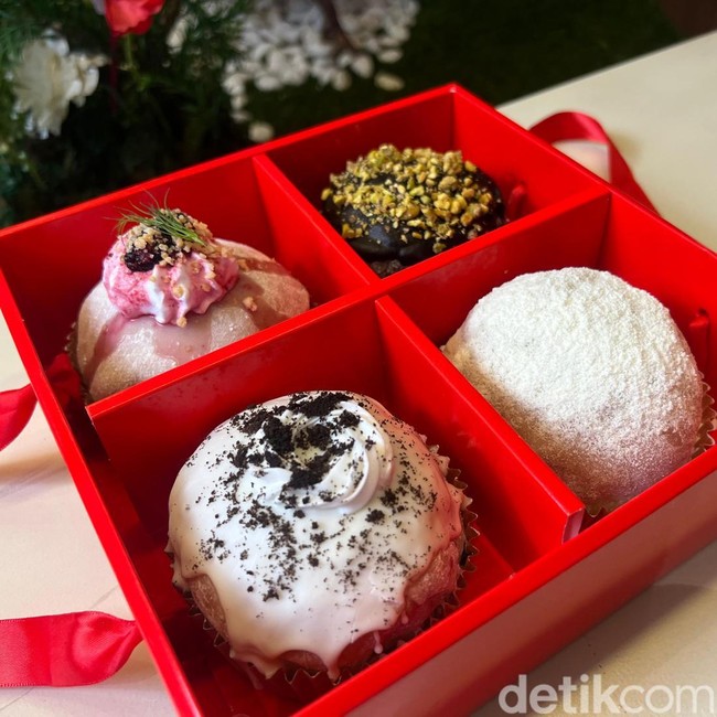 Cocok Jadi Hampers Natal, Bakery Ini Punya Bomboloni hingga Donat Mochi Enak