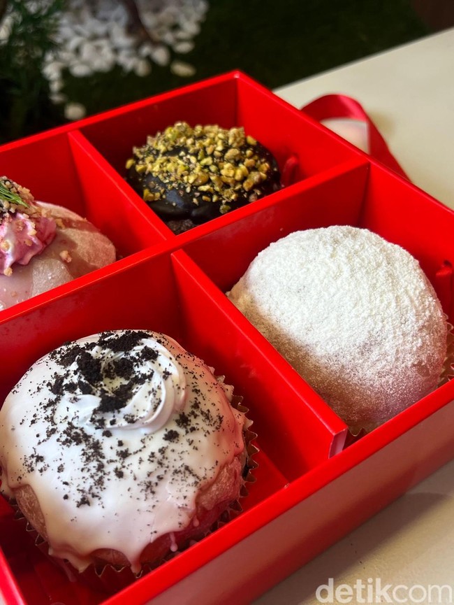 Cocok Jadi Hampers Natal, Bakery Ini Punya Bomboloni hingga Donat Mochi Enak