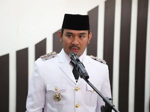3 Mobil Beda Status Bernilai Miliaran Bupati Bekasi Ade Kuswara