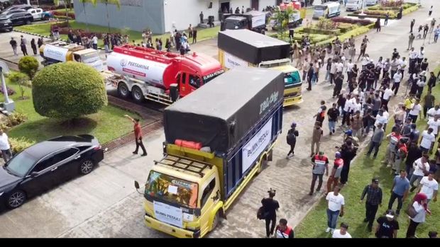 Danantara Indonesia bersama Badan Pengaturan Badan Usaha Milik Negara (BP BUMN) mengerahkan 1.066 relawan serta dukungan 109 armada truk pembawa bantuan kemanusiaan untuk mendukung penanganan tanggap darurat dan pemulihan bencana di sejumlah wilayah terdampak,